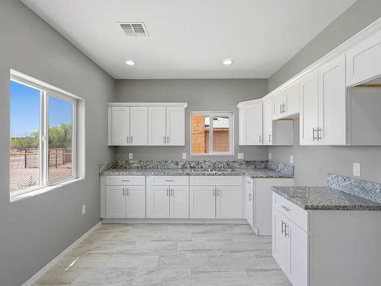 6009 S Fontana Ave #2 — Photo 10