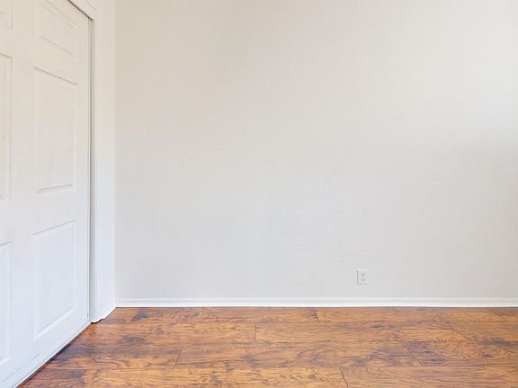5th image of 1558 Bridge St #10912637