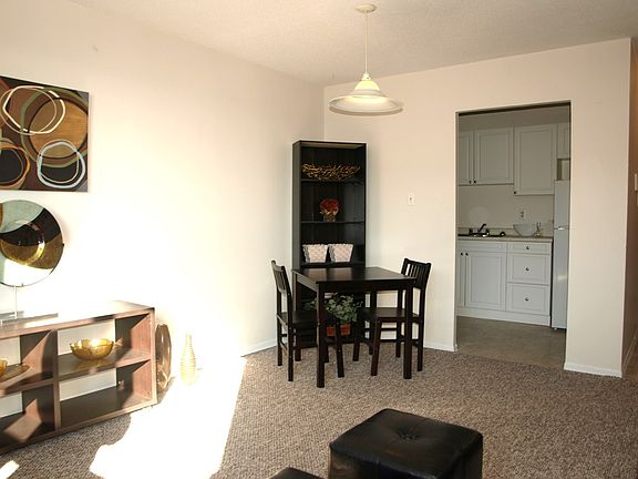 5th image of 100 Kent Ct #1339632