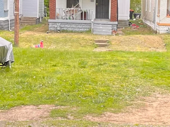 120 Boston Ct, Louisville, KY 40212