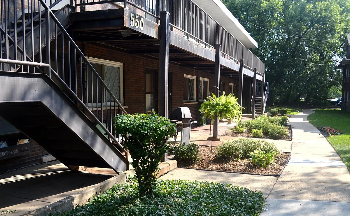 Building Photo - Des Plaines Apartments