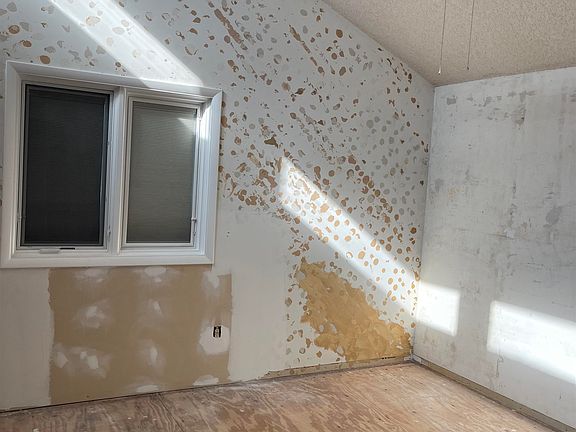 5th image of 2417 N Walden Dr APT 401