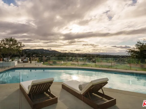 3627 Cody Rd, Sherman Oaks, CA 91403