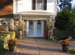 661 Girdle Rd, East aurora, NY 14052