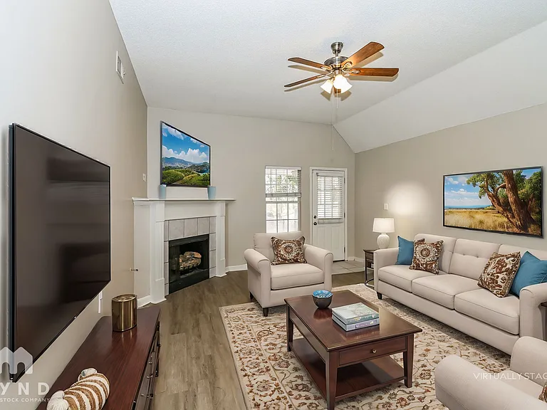 8313 Regal Bend Dr — Photo 2