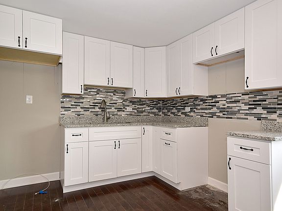 4th image of 19 S Sycamore Ln