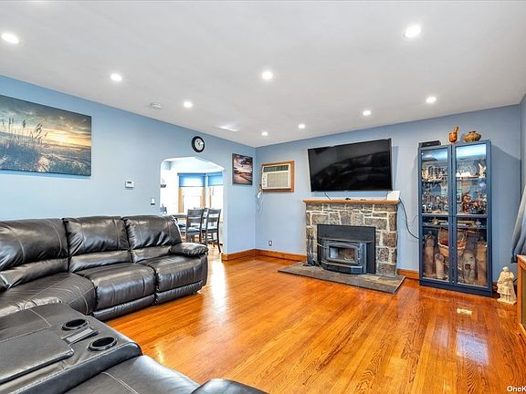 3rd image of 280 Oakview Ave