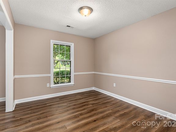 5th image of 2023 Glouchester Cir