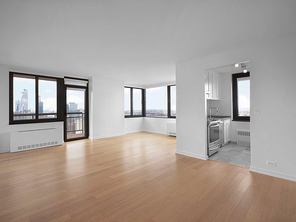 3rd image of 124 W 60th St APT 41E
