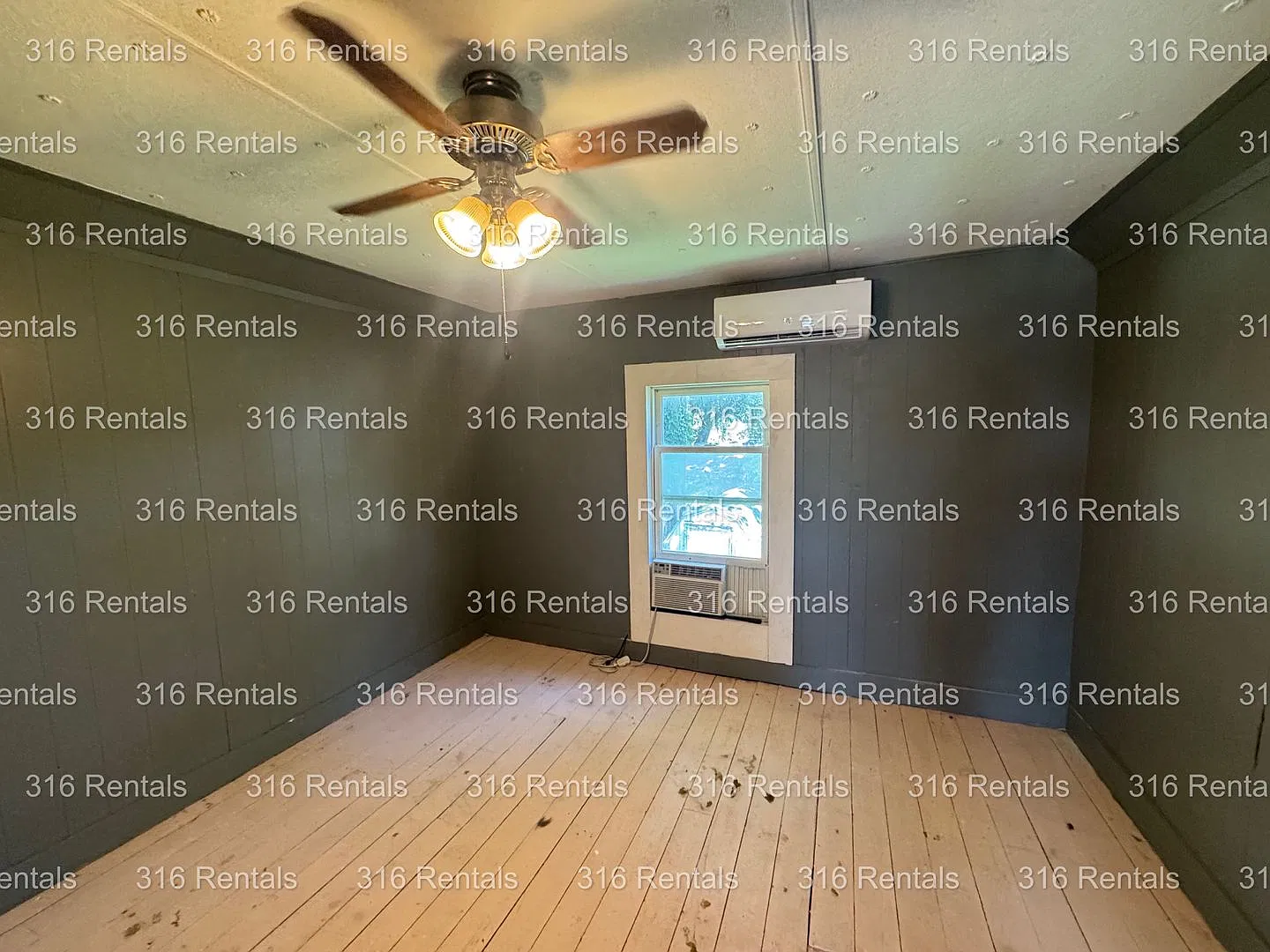 $850 - 2 bed 1 bath - Single Family Home — Photo 2