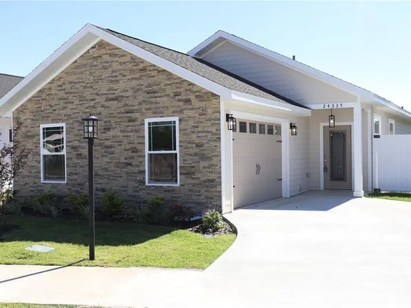 24335 SW 17th Ln, Newberry, FL 32669