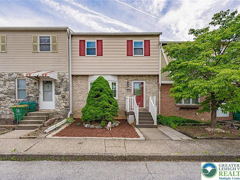 5650 Greens Dr — Photo 1