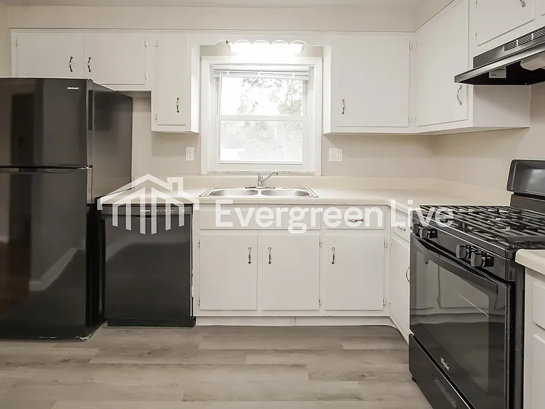 5337 Elmwood Dr — Photo 5