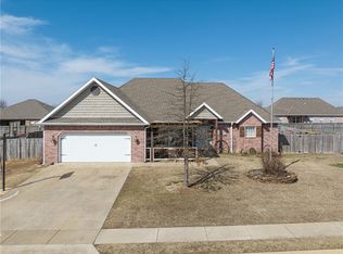 1104 Daniel Ln, Pea Ridge, AR 72751