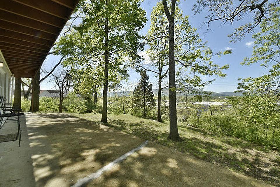 Comes with view of the city!
