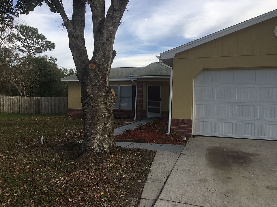 1st image of 216 Cranbrook Dr