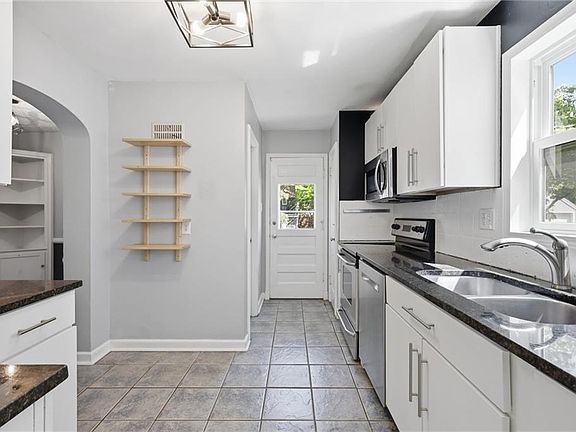 3rd image of 1124 W 77th St