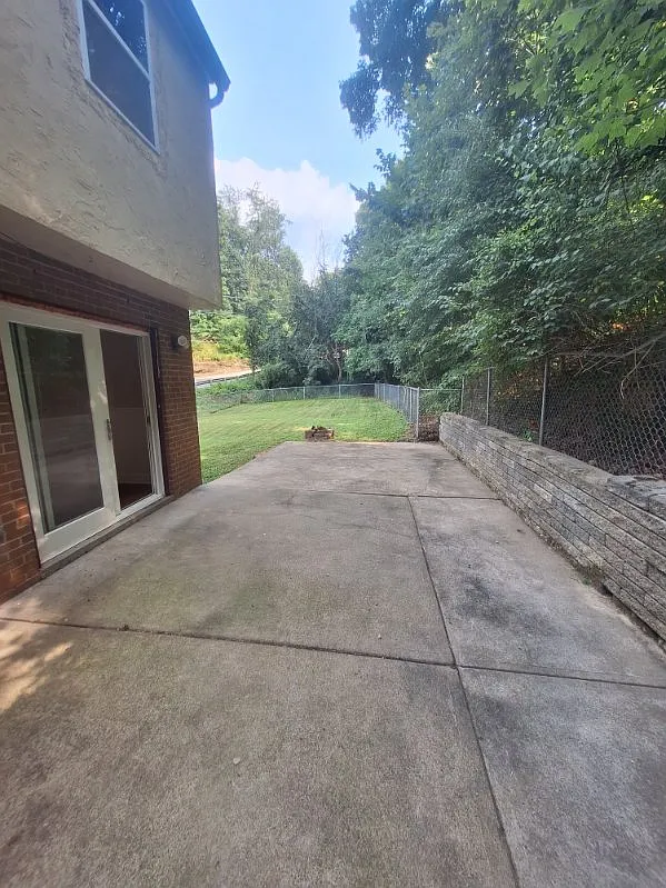 3 bed, 1.5 bath, 1500 sqft, $1,500 — Photo 3