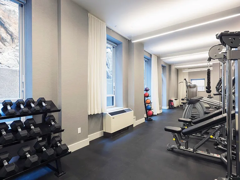 432 W 52nd St #4B — Photo 8
