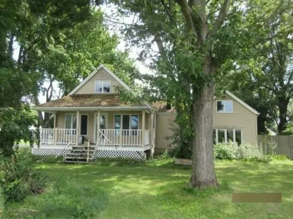 1106 Saunders Settlement Rd, Niagara Falls, NY 14305