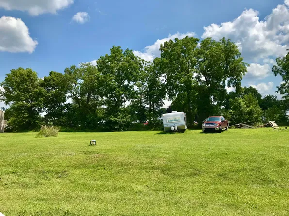 104 Mackenzie St, White Pigeon, MI 49099