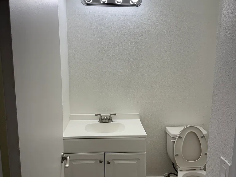 909 Sparrow Ct — Photo 11