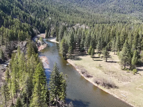 26 Border Ln, Eastport, ID 83826