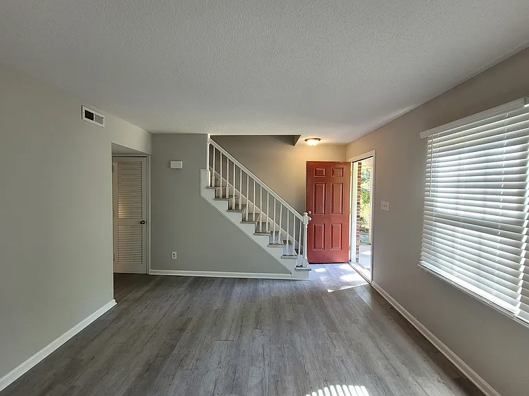 920 Jason Ct — Photo 7