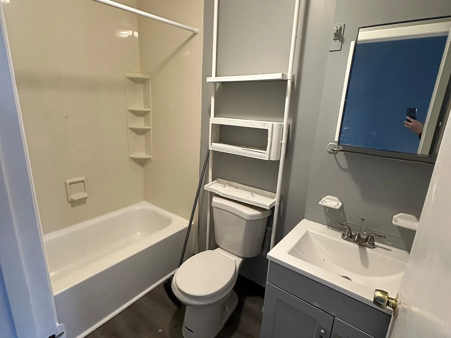 2 bed, 1.0 bath, $1,400 — Photo 4
