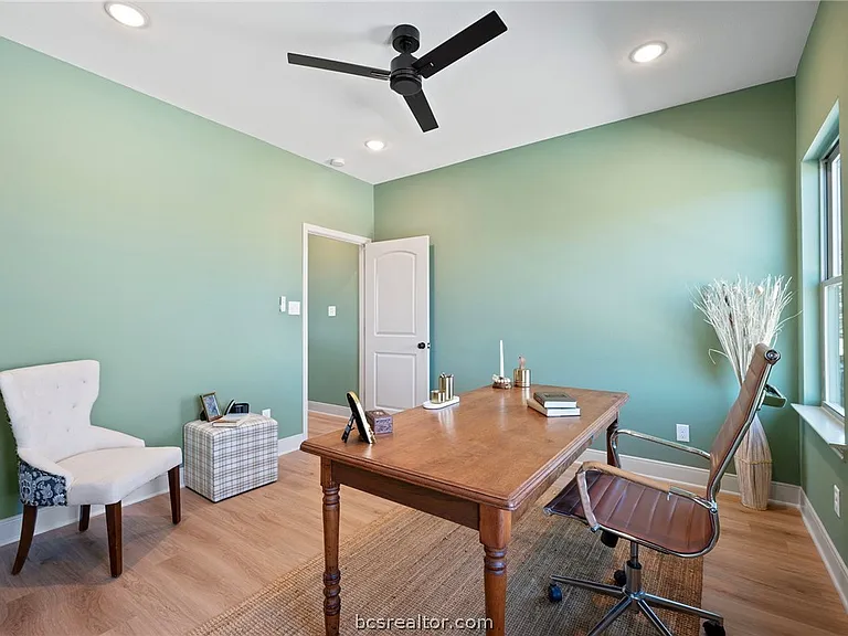 106 W 33rd St — Photo 11