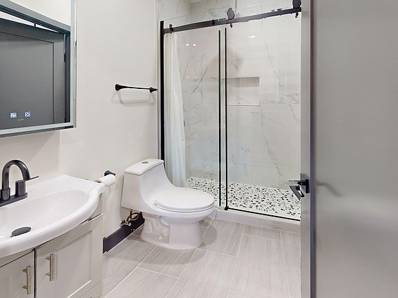 5th image of 1827 Bellevue Ave #1