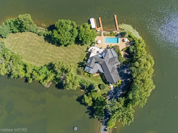 4912 Oakwood Ct, Commerce Township, MI 48382