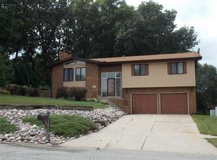 2726 S Sycamore Dr, Dyer, IN 46311