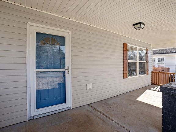 5th image of 109 Chandler St