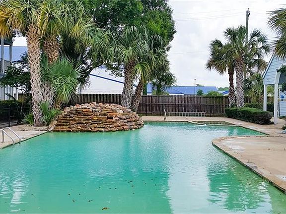 4th image of 14550 Fonmeadow Dr APT 805