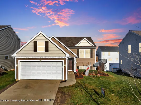 8622 Pinnebog River Dr, Fowlerville, MI 48836