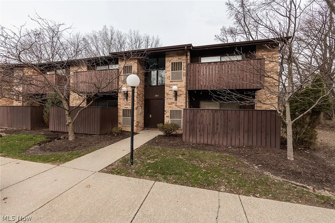 3265 Mayfield Rd APT 29 photo 1