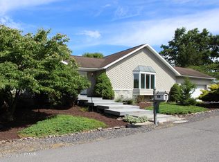 111 Grey Cliff Dr, East Stroudsburg, PA