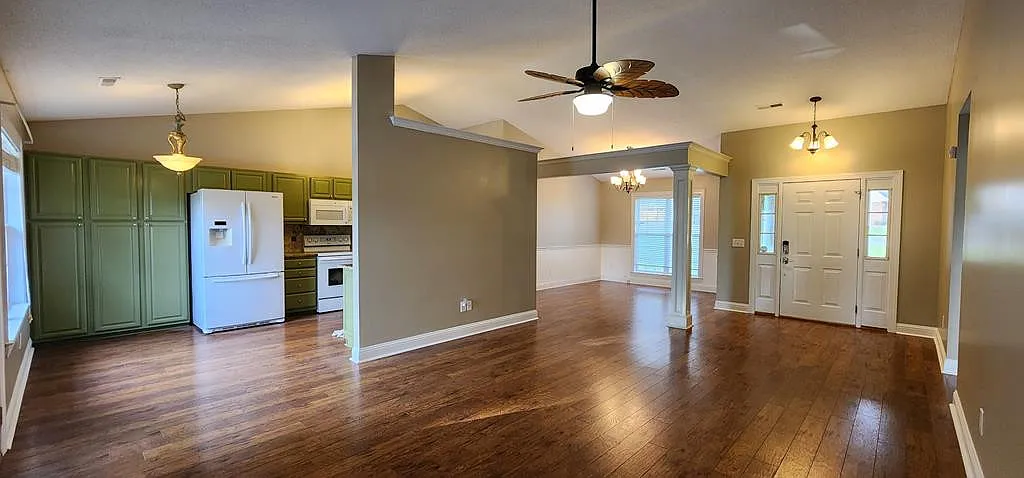 4 bed, 2.0 bath, 1986 sqft, $2,100 — Photo 3