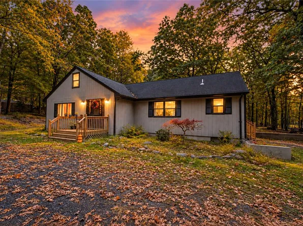 3273 Heights Dr, East Stroudsburg, PA 18302