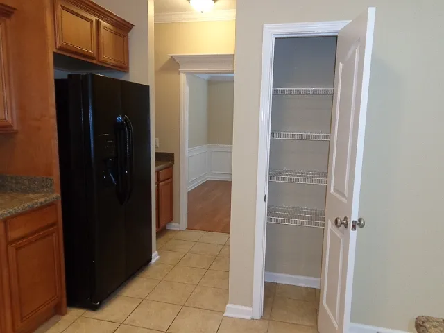 3 bed, 2.5 bath, 2382 sqft, $2,575 — Photo 4
