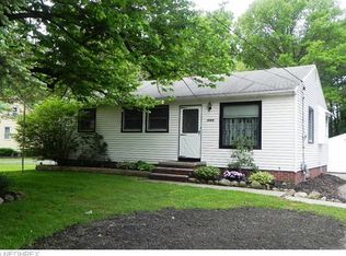 6100 Barton Rd, North Olmsted, OH 44070