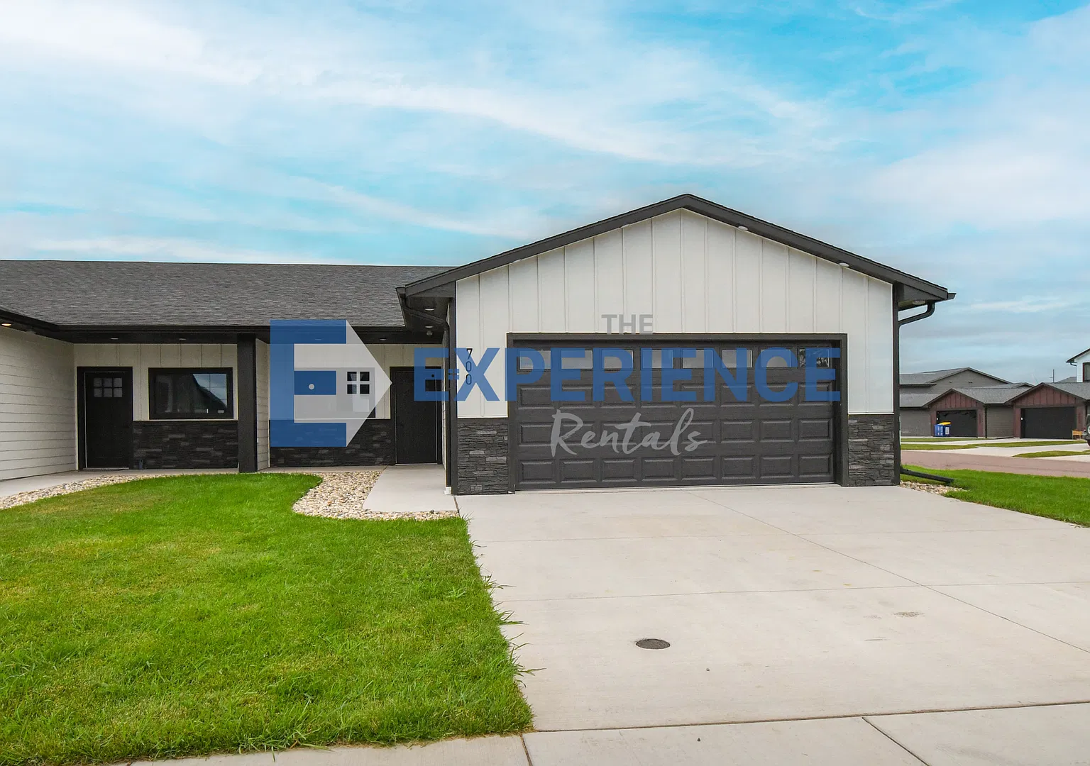 Spacious 3-Bedroom Twinhome for Rent in Lennox! — Photo 1