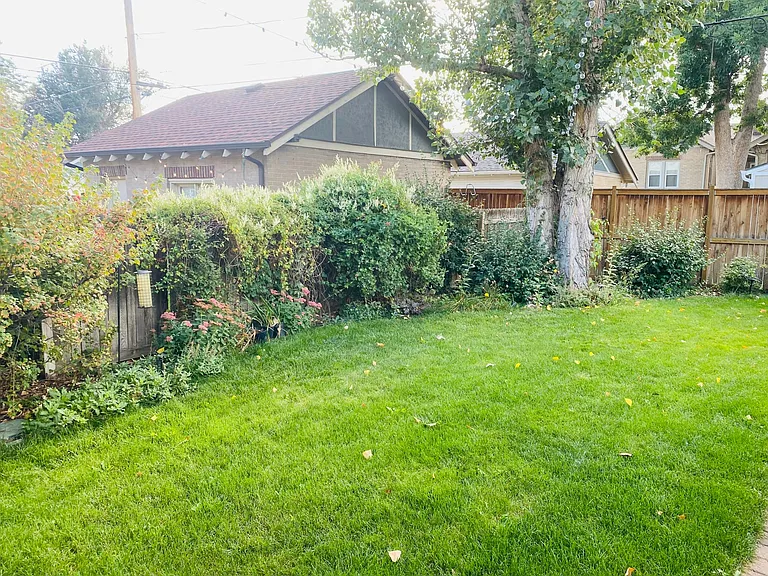 1557 Meade St — Photo 4