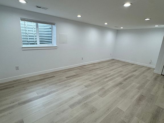 4th image of 5002 S Newton St #1