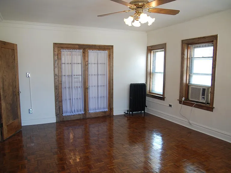 553 West Oakdale Avenue — Photo 18