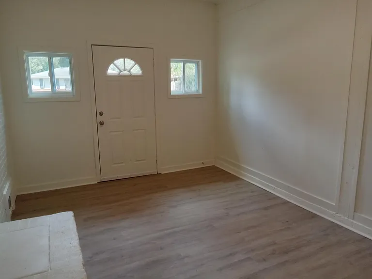 2836 Knox St — Photo 3
