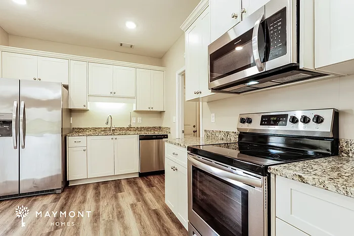1374 Oak Ln — Photo 5