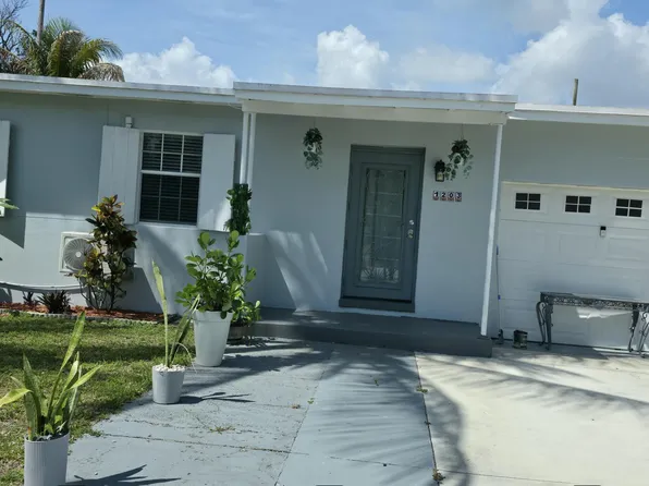 1203 Chateau Park Dr, Fort Lauderdale, FL 33311