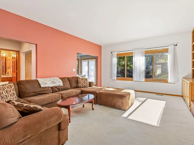 3761 Bromley Dr — Photo 6